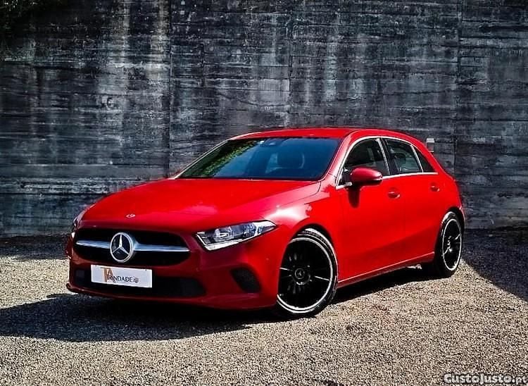 Vermelho Usado 2018 Mercedes A180 Style Citadino | € 19.999 (Bom preço) - Imagem 1/1