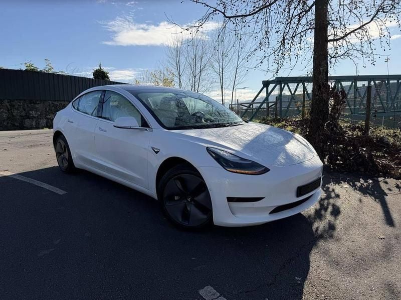 Branco Usado 2020 Tesla Model 3 Sedan | € 21.990 (Preço justo) - Imagem 1/4
