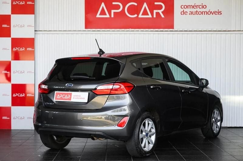 Usado Ford Fiesta Trend 100 HP (73 kW) 2023 Cinza Citadino