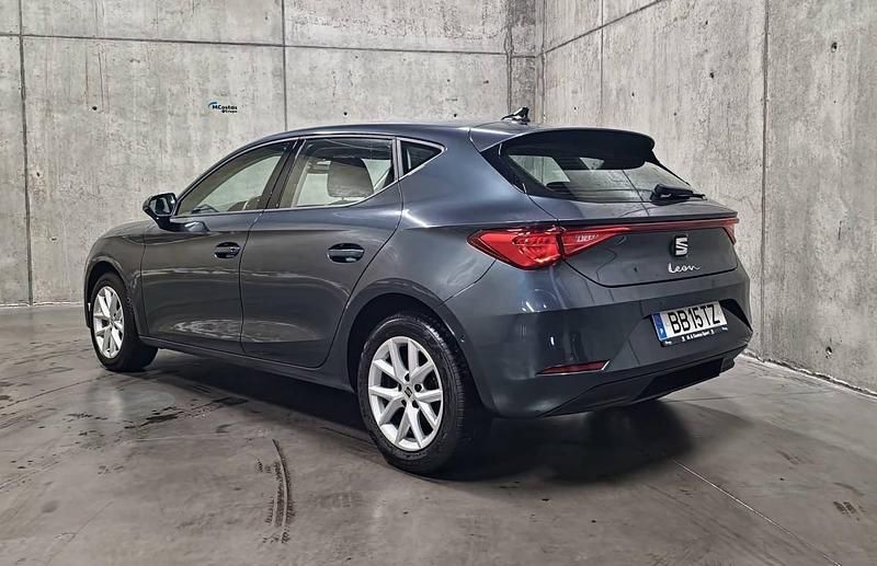 Usado Seat Leon Style 115 HP (84 kW) 2023 Cinzento
