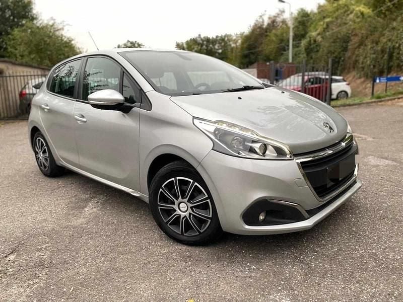 Cinzento Usado 2017 Peugeot 208 Citadino | € 11.500 (Preço justo) - Imagem 1/4