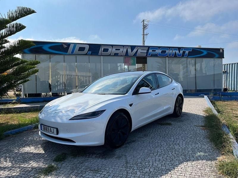 Branco Usado 2024 Tesla Model 3 Sedan | € 36.900 (Preço elevado) - Imagem 1/4