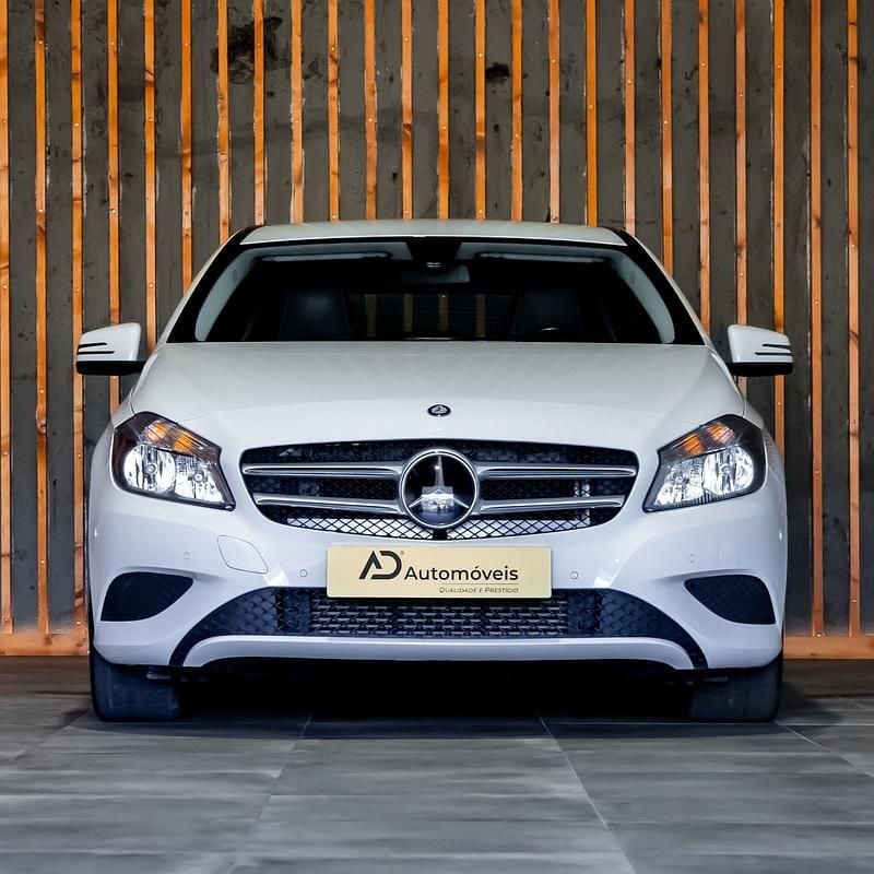 Branco Usado 2014 Mercedes A180 Urban | € 18.900 - Imagem 1/4
