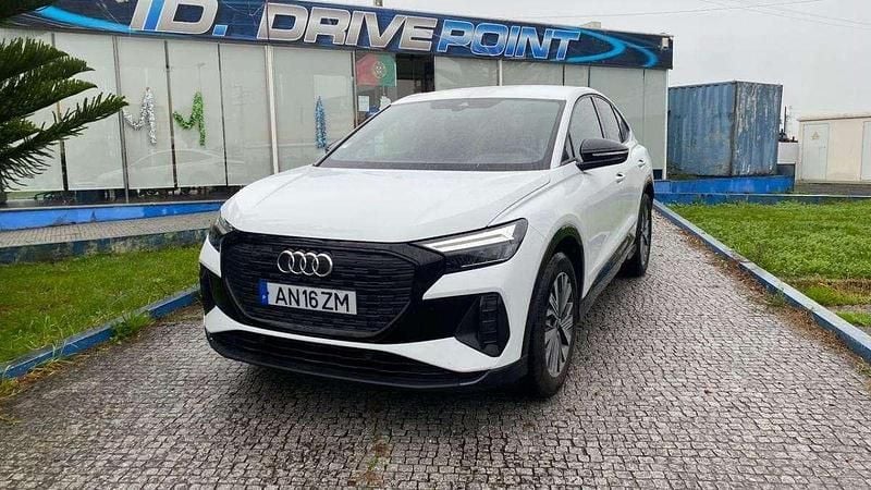 Usado Audi Q4 e-tron 150 kW (204 HP) 2022 Branco SUV