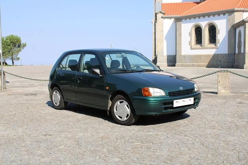 Verde Usado 1996 Toyota Starlet Citadino | € 3.250 - Imagem 1/4