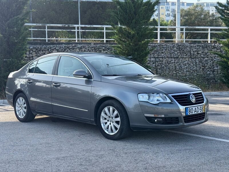 Cinza Usado 2005 VW Passat Sedan | € 4.400 (Bom preço) - Imagem 1/4