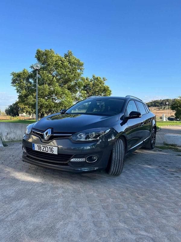 Cinzento Usado 2015 Renault Mégane GrandTour Carrinha | € 7.990 (Bom preço) - Imagem 1/4