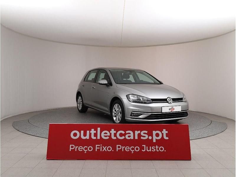 Usado VW Golf VII 110 HP (80 kW) 2018 Cinzento claro metalizado