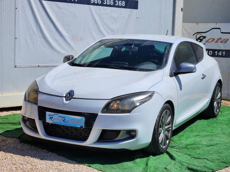 Usado Renault Mégane III 110 HP (80 kW) 2010 Branco Coupé
