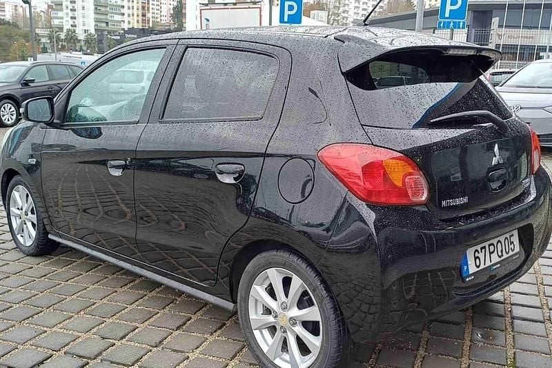 Usado Mitsubishi Space Star Intense 80 HP (58 kW) 2015 Preto Citadino