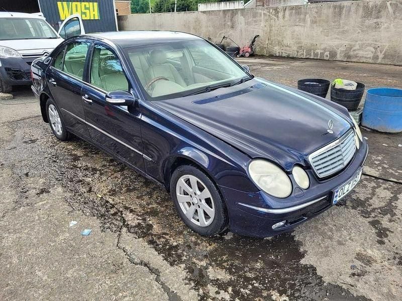 Usado 2004 Mercedes E320 Elegance Sedan | € 2.300 - Imagem 1/4