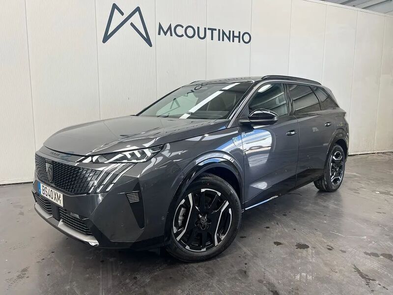 Cinza Usado 2025 Peugeot 5008 GT Monovolume | € 46.990 - Imagem 1/4