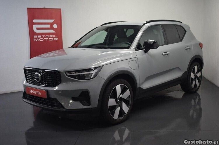 Cinza Usado 2023 Volvo XC40 Plus SUV | € 37.900 (Preço elevado) - Imagem 1/1
