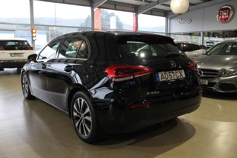Usado Mercedes A160 90 HP (66 kW) 2020 Preto