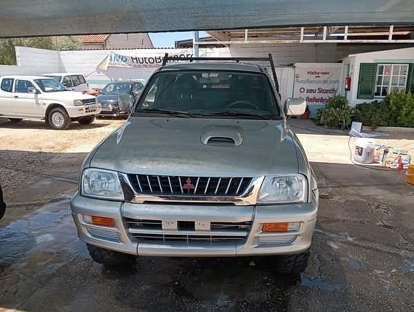 Cinzento Usado 2000 Mitsubishi L200 Pickup | € 15.780 (Preço elevado) - Imagem 1/4