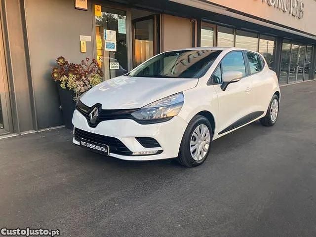 Branco Usado 2017 Renault Clio IV Zen Sedan | € 9.500 (Bom preço) - Imagem 1/1