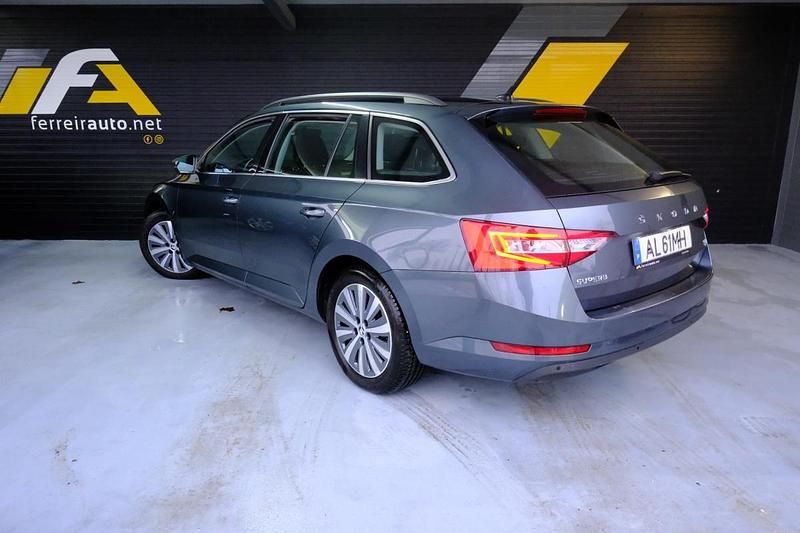 Usado Skoda Superb 218 HP (160 kW) 2021 Antracite