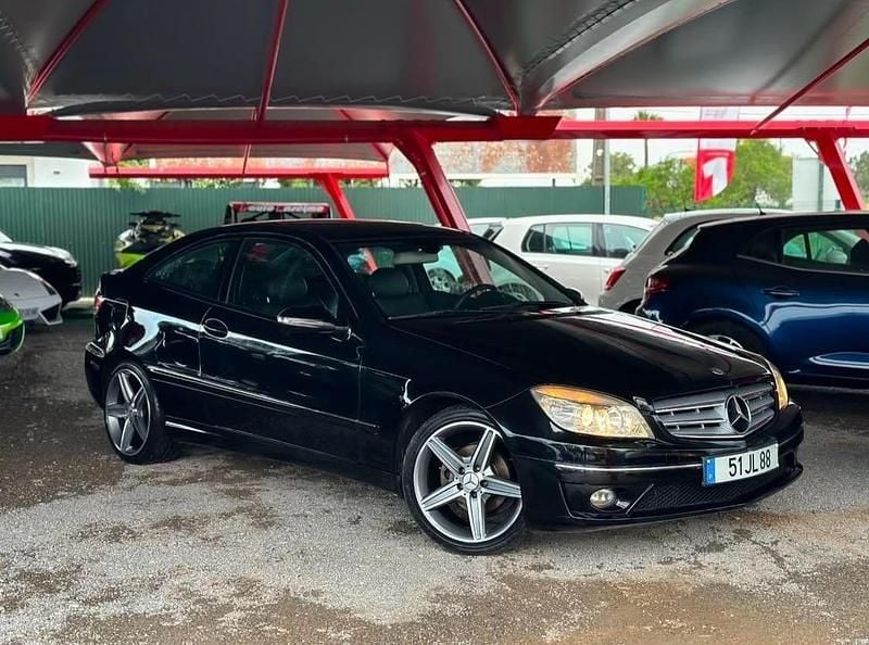 Preto Usado 2009 Mercedes 220 Coupé | € 12.950 - Imagem 1/4
