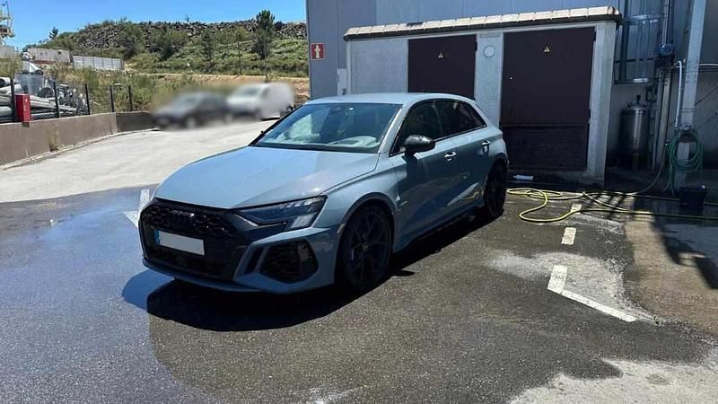 Cinzento Usado 2022 Audi A3 Premium Citadino | € 85.500 - Imagem 1/4