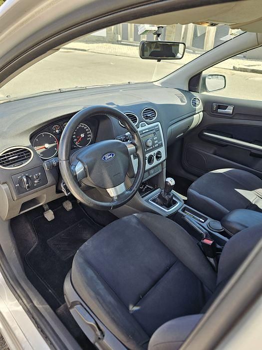Usado Ford Focus 90 HP (66 kW) 2005 Sedan