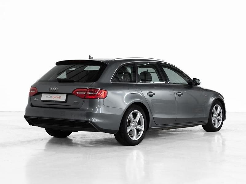 Usado Audi A4 136 HP (100 kW) 2015 Cinzento Carrinha