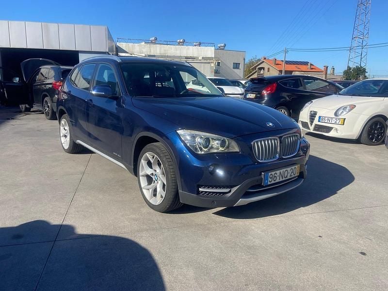 Azul Usado 2013 BMW X1 xLine SUV | € 11.900 - Imagem 1/4