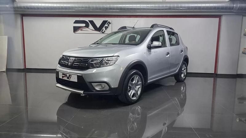 Cinzento Usado 2021 Dacia Sandero Stepway Citadino | € 13.990 (Bom preço) - Imagem 1/4