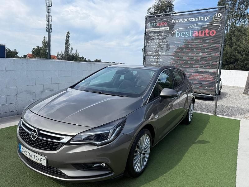 Cinzento Usado 2015 Opel Astra Innovation | € 9.999 (Bom preço) - Imagem 1/4