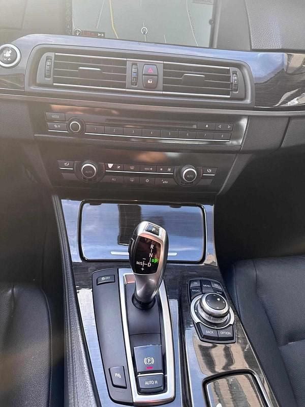 Usado BMW 520 184 HP (135 kW) 2015 Cinzento Sedan