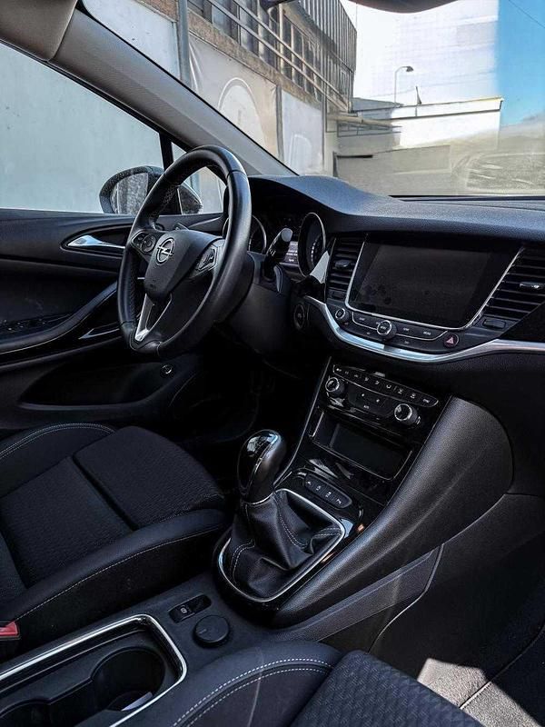 Usado Opel Astra Innovation 110 HP (80 kW) 2019 Preto Carrinha