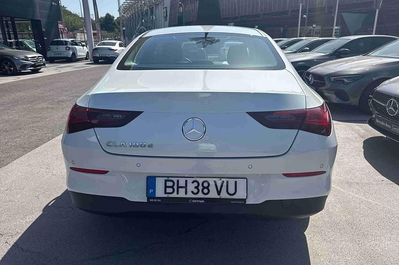 Usado Mercedes CLA180 116 HP (85 kW) 2024 Branco Sedan