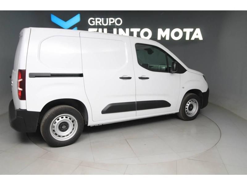 Usado Opel Combo 100 HP (73 kW) 2025 Branco Sedan