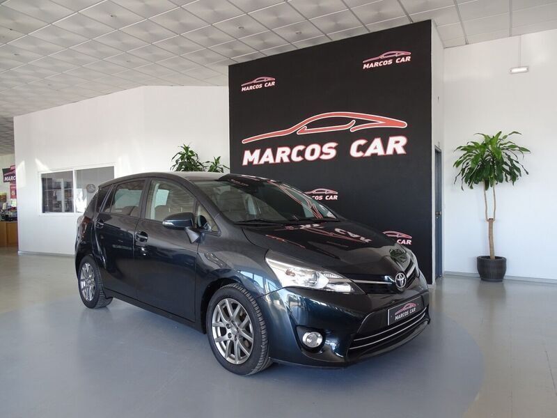 Cinzento Usado 2010 Toyota Verso Executive Monovolume | € 13.900 - Imagem 1/4