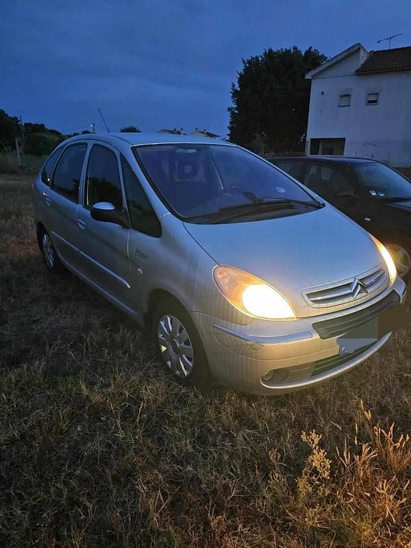 Cinzento Usado 2005 Citroën Xsara Picasso Monovolume | € 2.250 (Bom preço) - Imagem 1/4