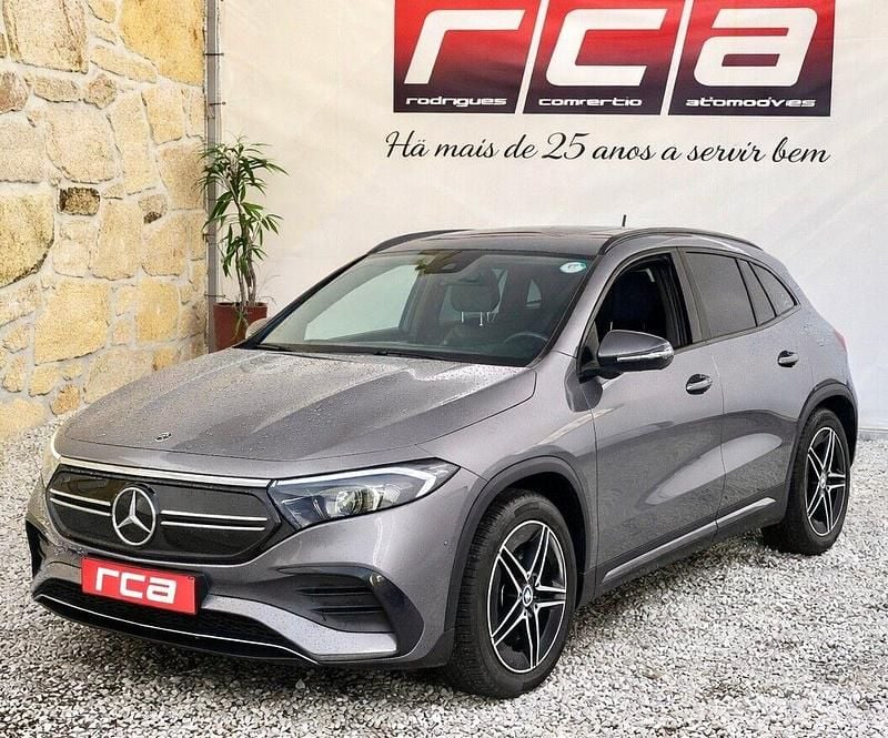 Cinza Usado 2021 Mercedes EQA250 AMG line SUV | € 29.397 (Preço justo) - Imagem 1/4