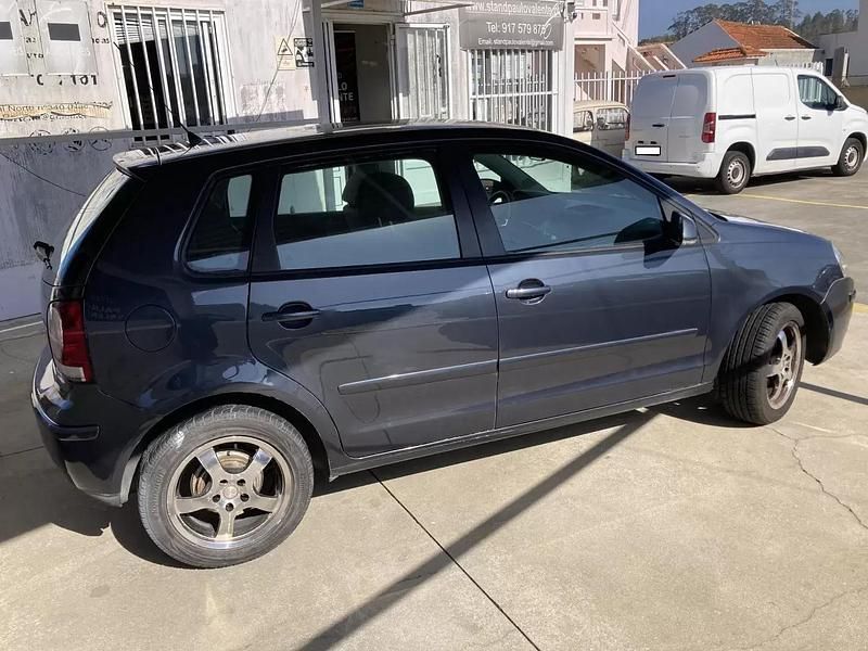 Usado VW Polo 70 HP (51 kW) 2007 Cinza escuro Citadino