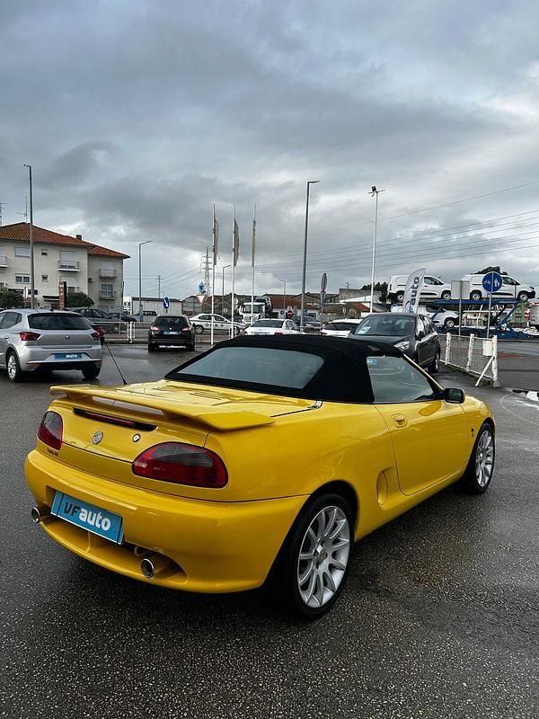 Usado MG F Trophy 160 HP (117 kW) 2001 Amarelo Cabrios