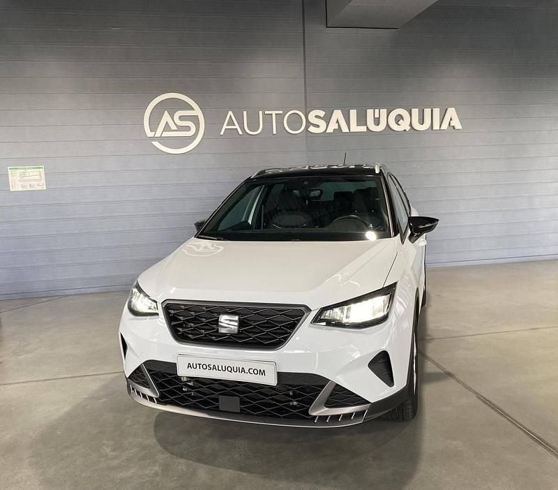Branco Usado 2024 Seat Arona FR SUV | € 20.490 (Preço justo) - Imagem 1/4