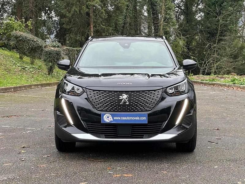 Usado Peugeot 2008 Allure 130 HP (95 kW) 2023 Preto SUV