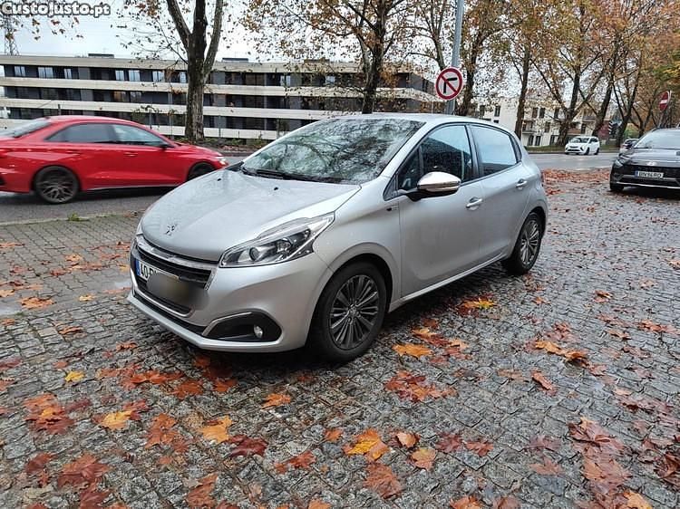 Cinza Usado 2016 Peugeot 208 Style Citadino | € 9.950 (Preço justo) - Imagem 1/1