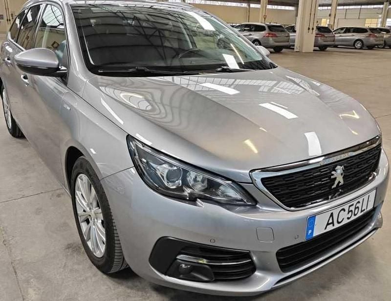 Usado Peugeot 308 SW 102 HP (75 kW) 2020 Cinzento Carrinha