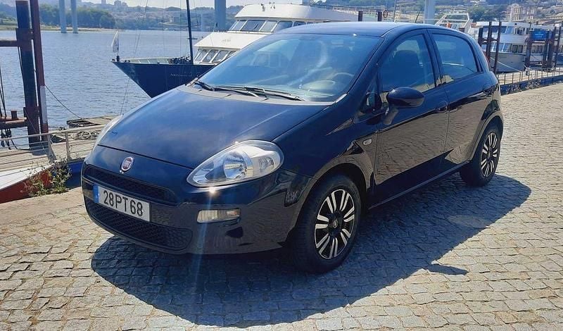 Usado 2015 Fiat Punto Sedan | € 8.500 - Imagem 1/4