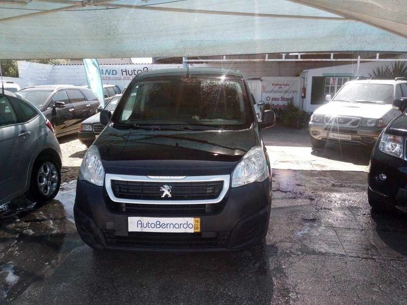Preto Usado 2018 Peugeot Partner Premium Monovolume | € 14.150 (Caro) - Imagem 1/4
