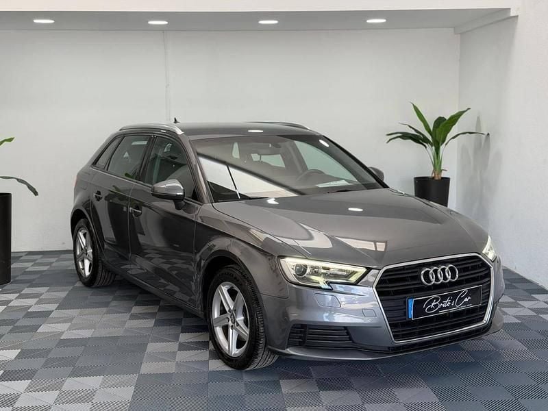 Cinza Usado 2019 Audi A3 Design Sedan | € 17.490 (Preço justo) - Imagem 1/4