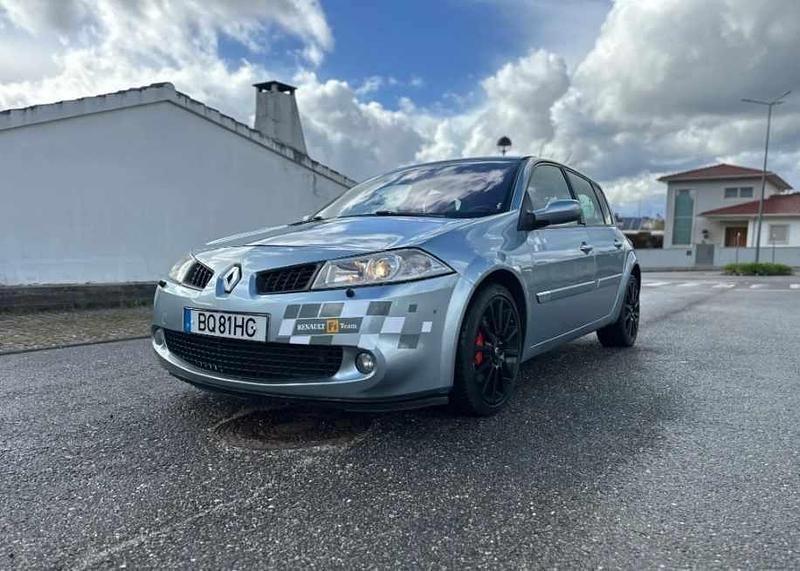Cinzento Usado 2004 Renault Mégane II R.S. Citadino | € 16.800 - Imagem 1/4