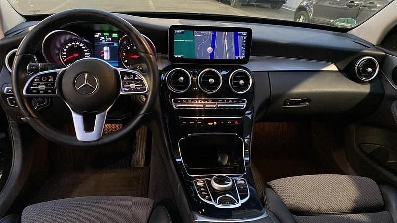 Usado Mercedes C300 Avantgarde 306 HP (225 kW) 2020 Preto Carrinha