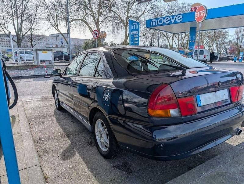 Usado Mitsubishi Carisma 90 HP (66 kW) 1998 Sedan