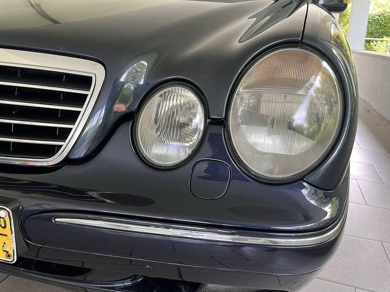 Usado Mercedes E220 Avantgarde 143 HP (105 kW) 2000 Sedan