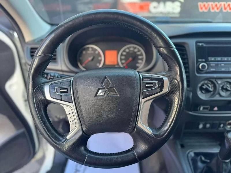 Usado Mitsubishi L200 Invite 154 HP (113 kW) 2019 Branco Pickup