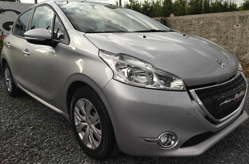 Cinzento Usado 2013 Peugeot 208 Citadino | € 8.450 (Preço justo) - Imagem 1/4